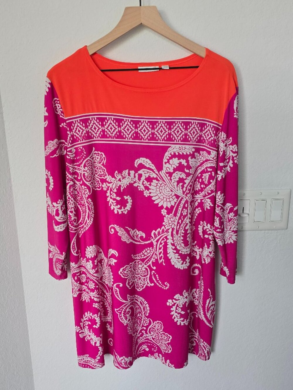 Susan Graver Liquid Knit Pink/Orange Border Print Tunic Size 1X EUC